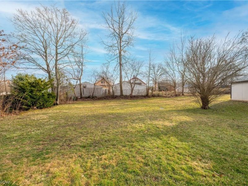 60 Renee Drive, Struthers, OH 44471 Photo 9