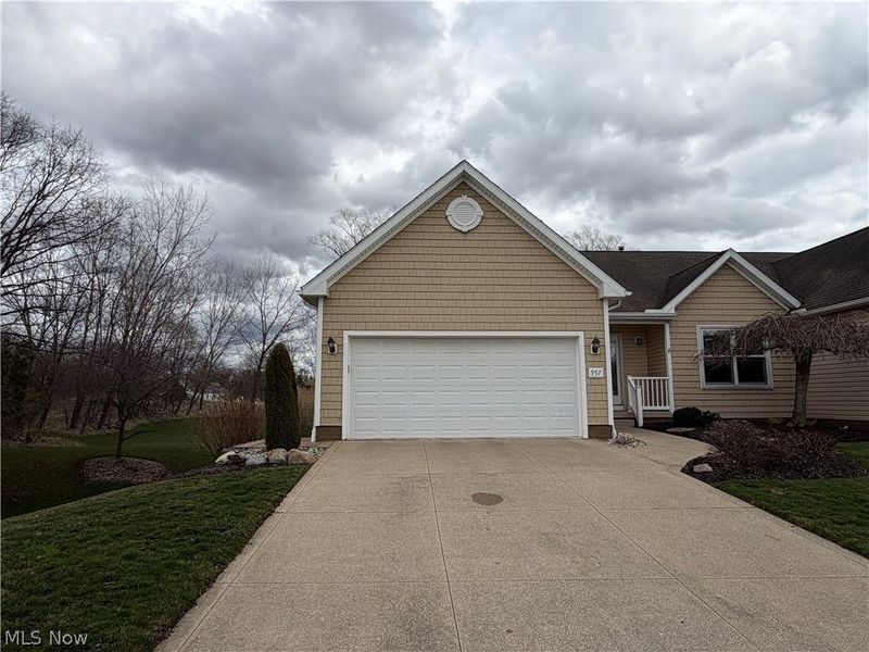957 Edgewater Circle, Kent, OH 44240 Photo 2