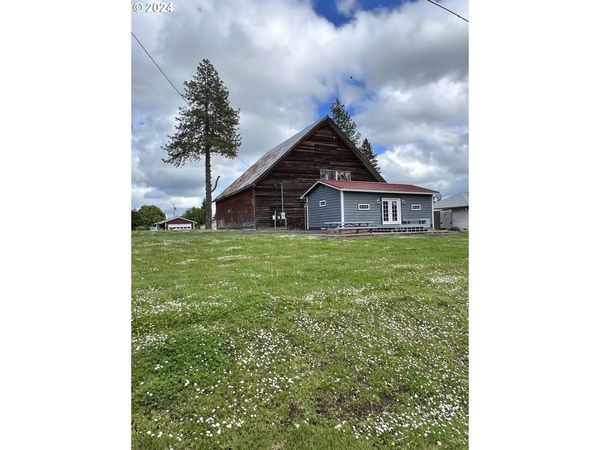 501 S PARK ST, Carlton, OR 97111