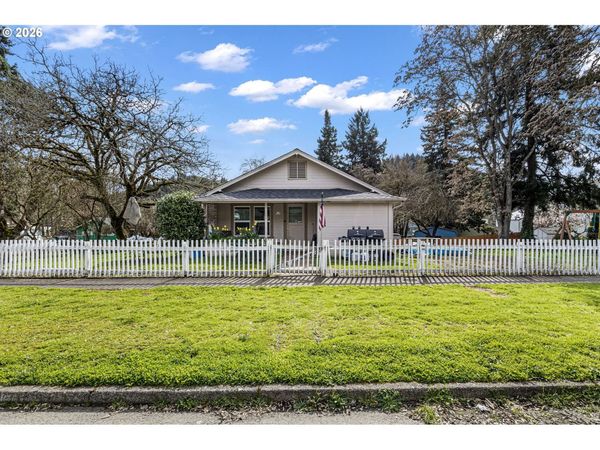 150 NE BROADWAY ST, Myrtle Creek, OR 97457
