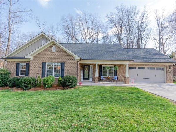 6729 Rollingwood Drive, Clemmons, NC 27012