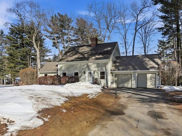 8 Aloha Dr, Hadley, MA 01035