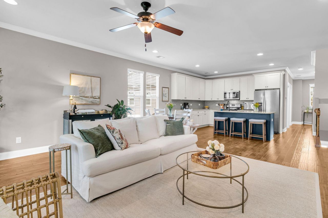 124 Slipper Shell Court Photo 4