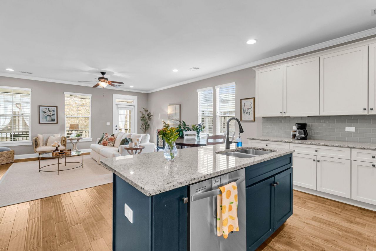 124 Slipper Shell Court Photo 8