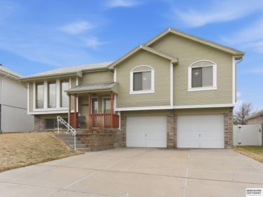 8401 Hanover Street, Omaha, NE 68122