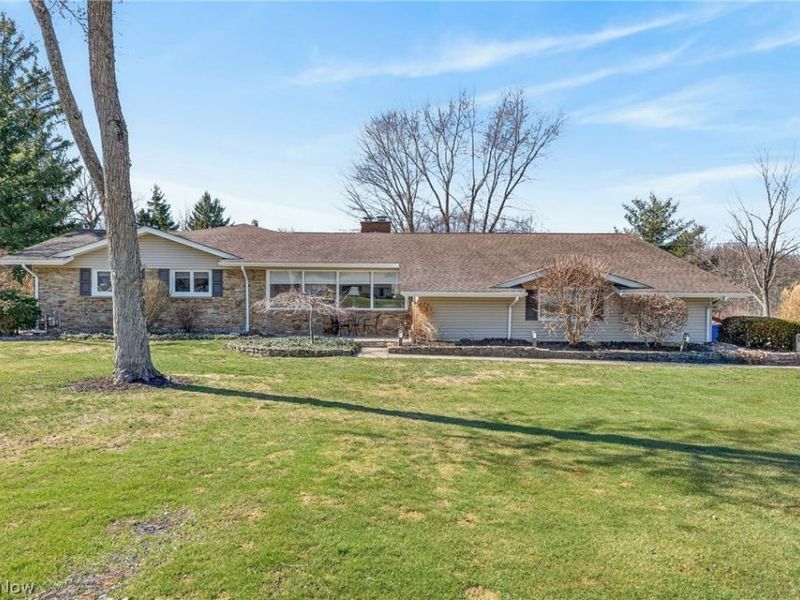 13814 Fox Hills Drive, Novelty, OH 44072 Photo 2