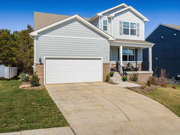 411 STONEWALL JACKSON BLVD, STAUNTON, VA 24401