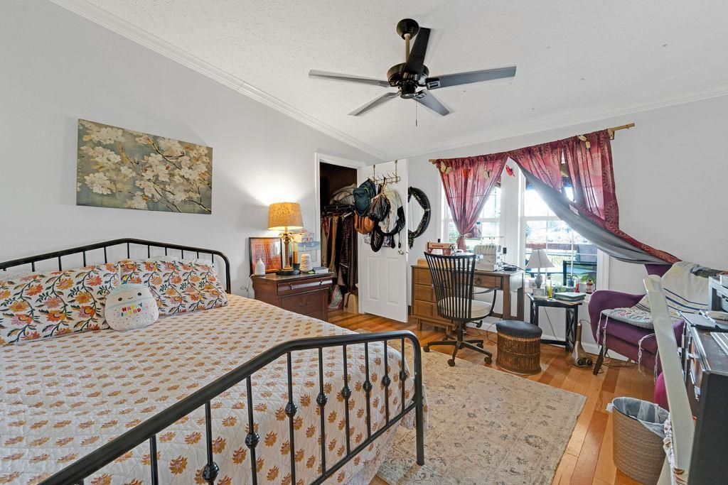 210 Mountain Dr. Photo 15