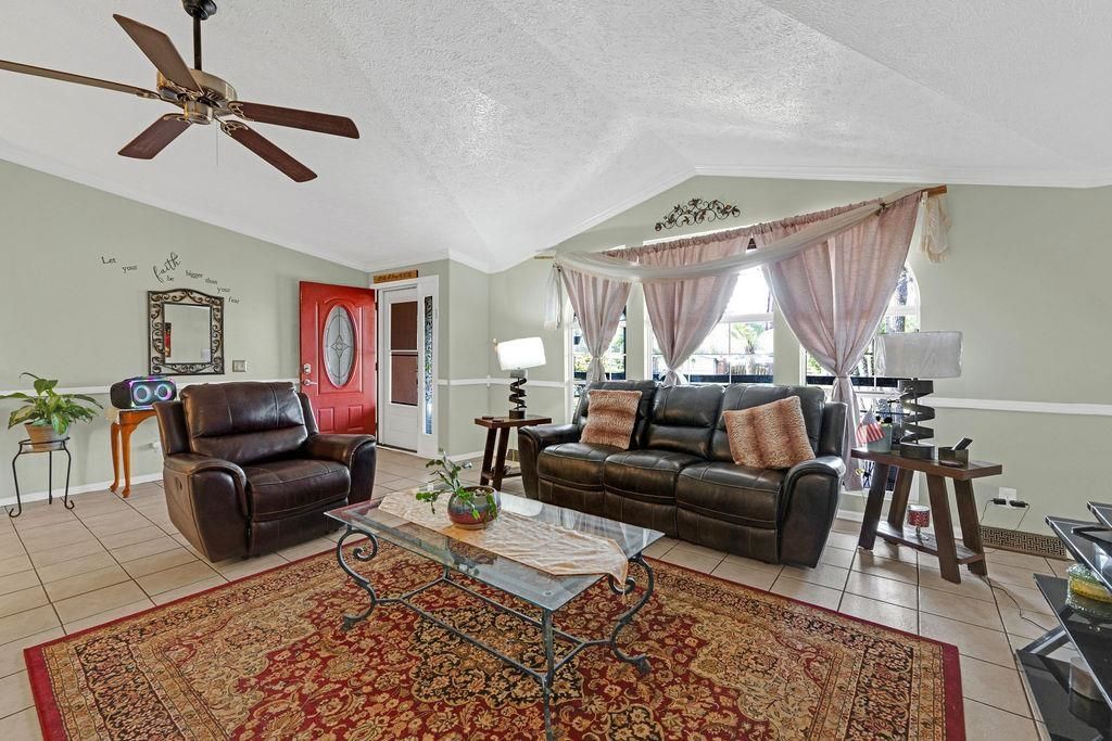 210 Mountain Dr. Photo 5