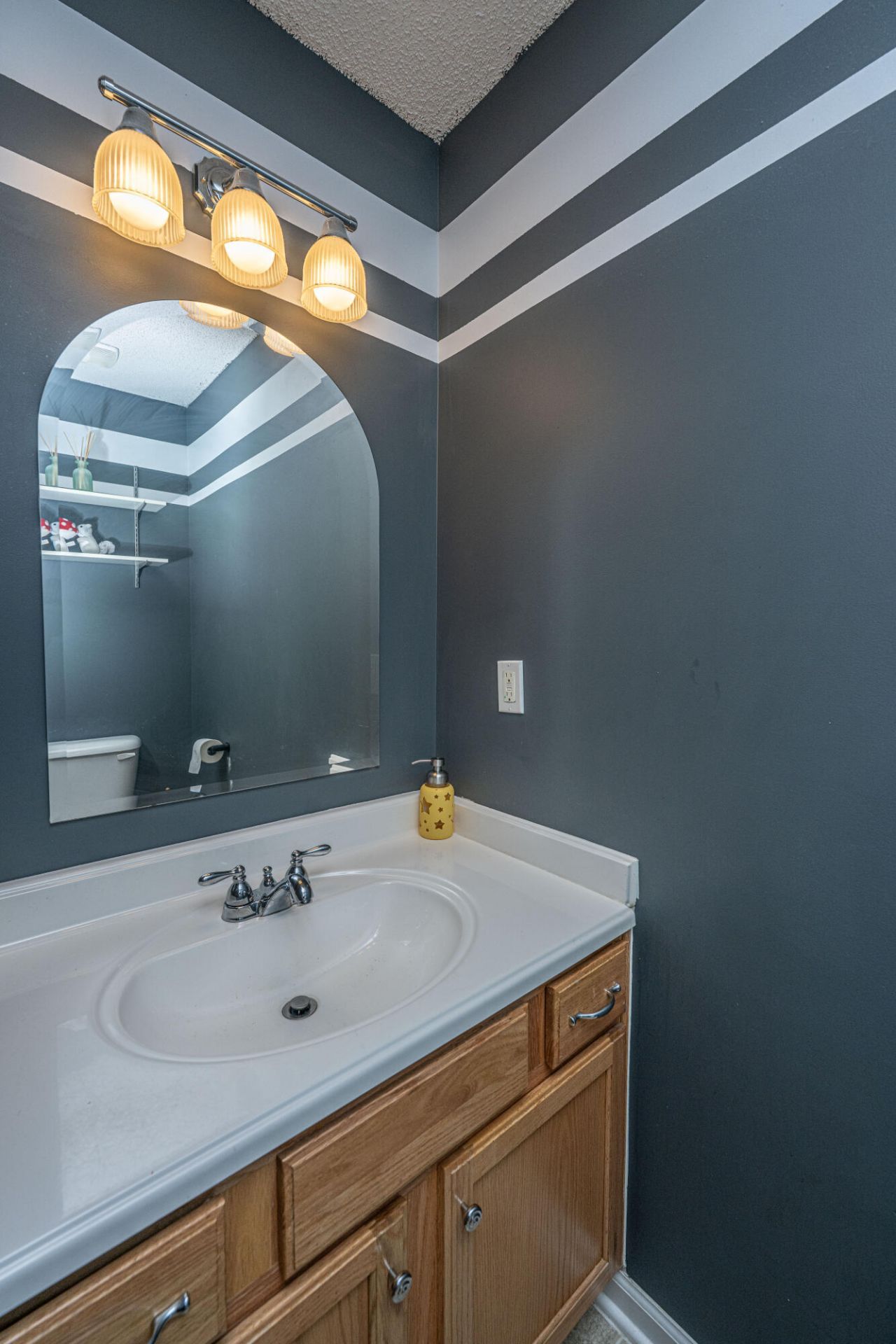 5088 Thornton Drive Photo 7