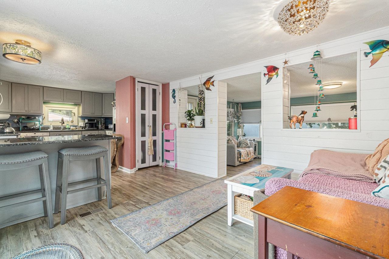 1 Top Sail Lln. Photo 10