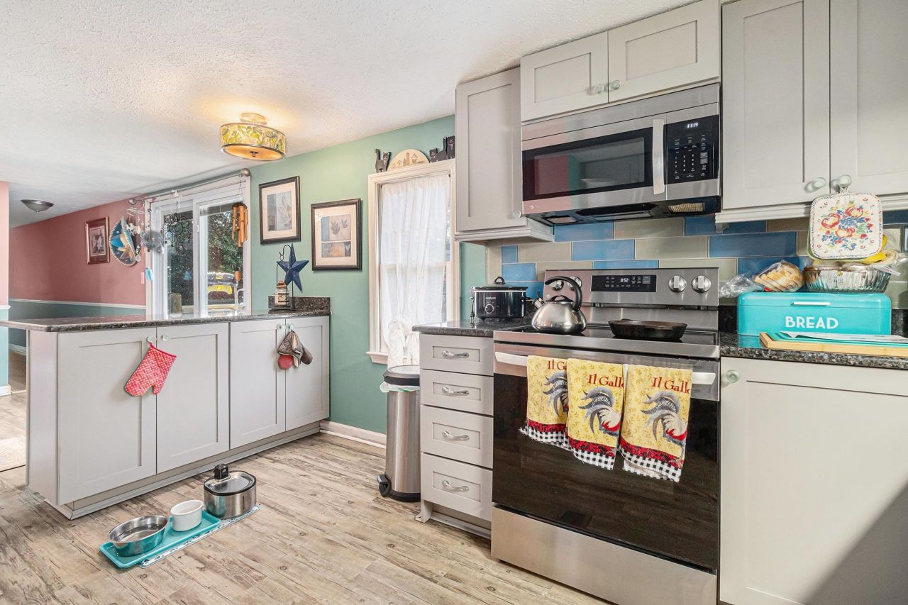 1 Top Sail Lln. Photo 11