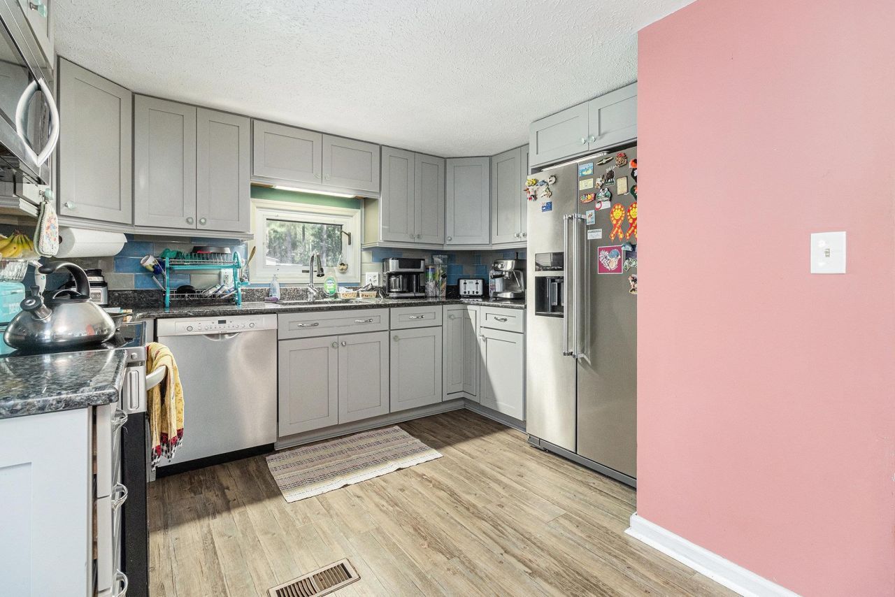 1 Top Sail Lln. Photo 12