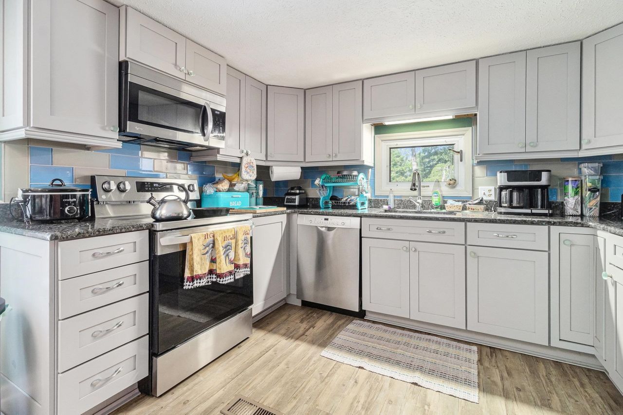 1 Top Sail Lln. Photo 13