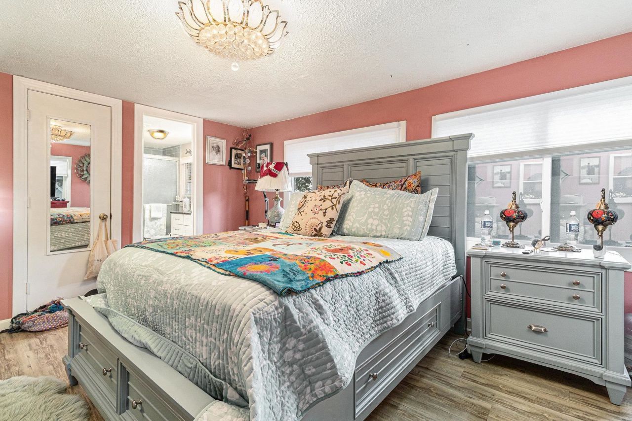 1 Top Sail Lln. Photo 15