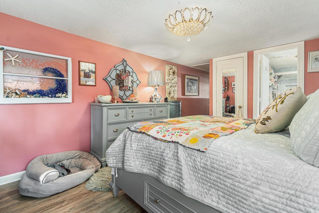 1 Top Sail Lln. Photo 16