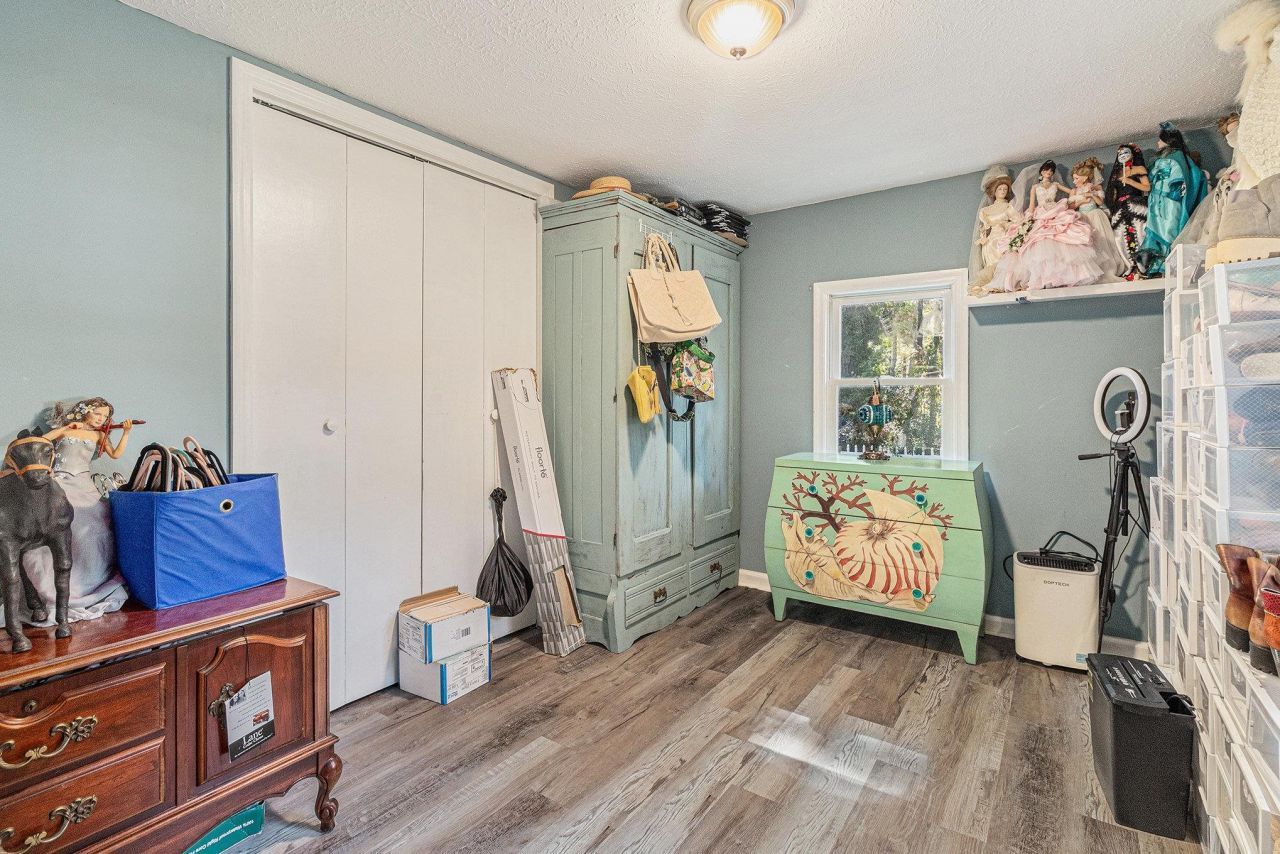 1 Top Sail Lln. Photo 19