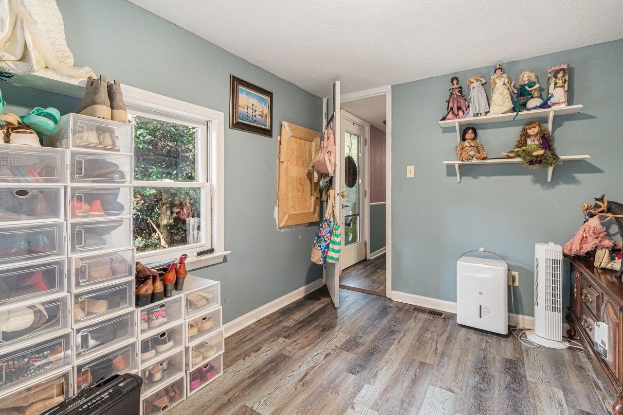 1 Top Sail Lln. Photo 20