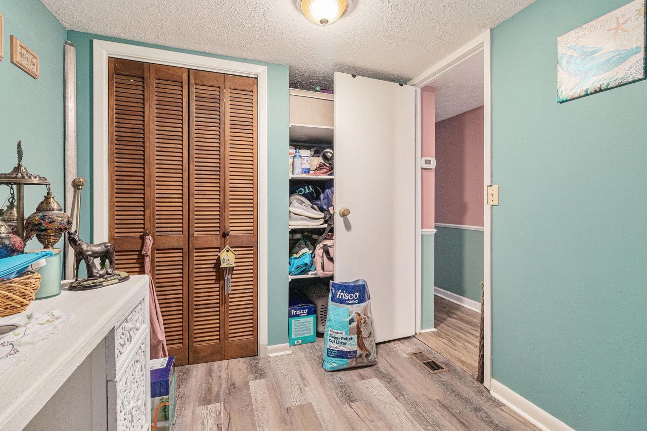 1 Top Sail Lln. Photo 22