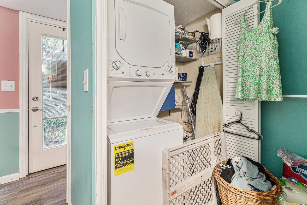 1 Top Sail Lln. Photo 24