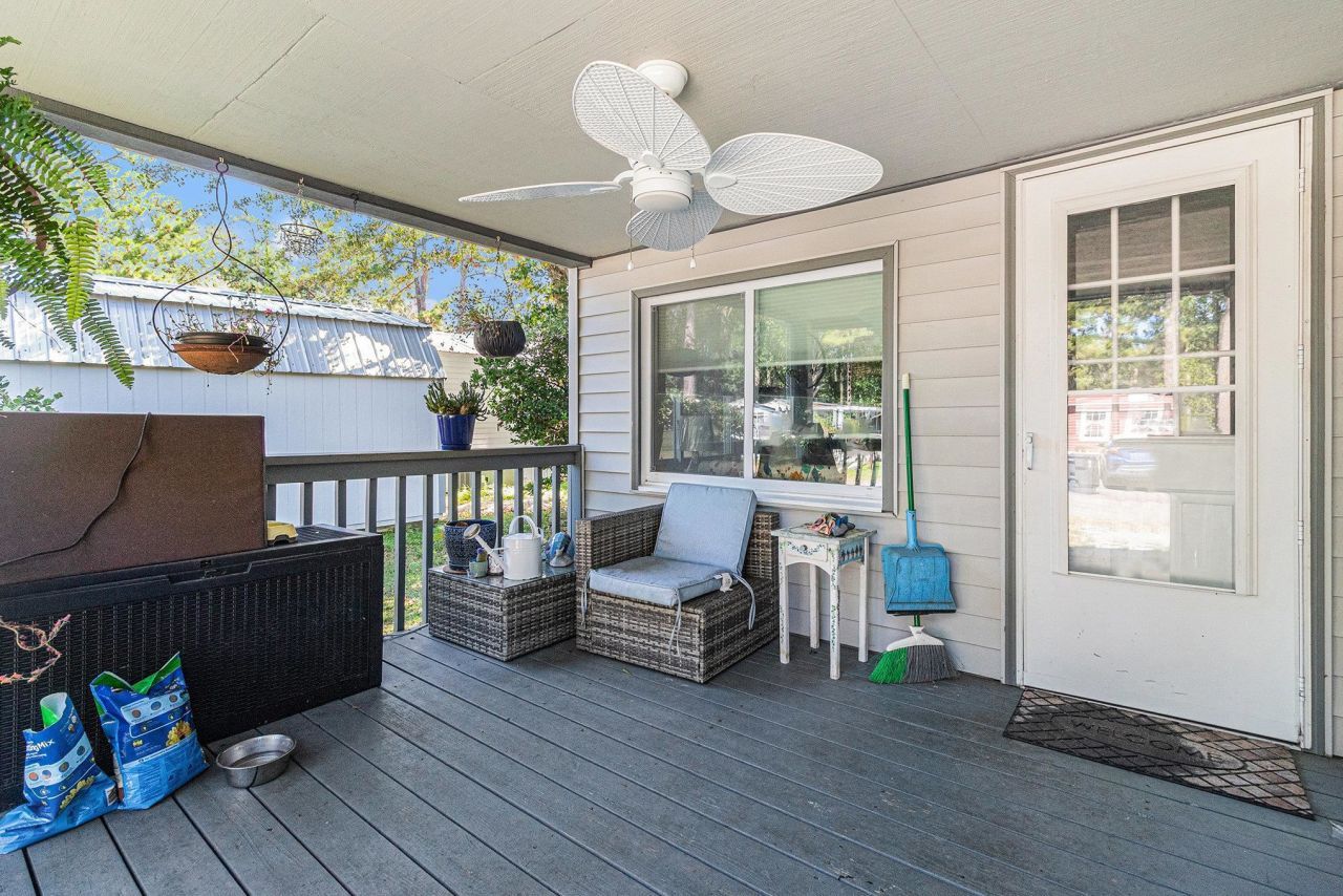 1 Top Sail Lln. Photo 4