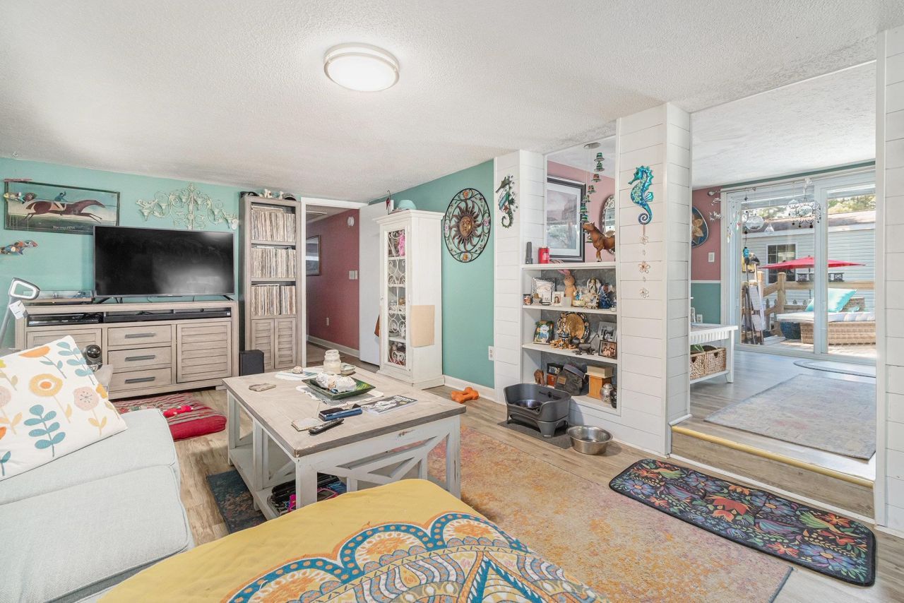 1 Top Sail Lln. Photo 7