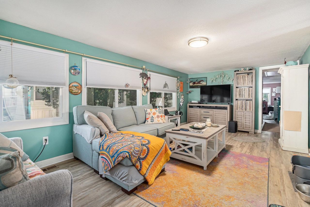 1 Top Sail Lln. Photo 8