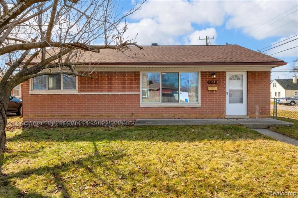 1104 E Barrett Avenue, Madison Heights, MI 48071 Main Photo
