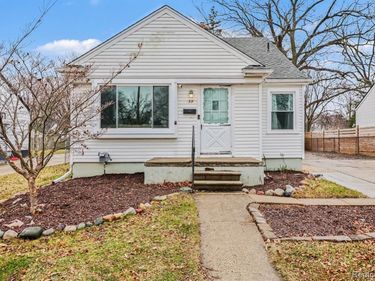 59 Canfield Drive, Mt. Clemens, MI 48043