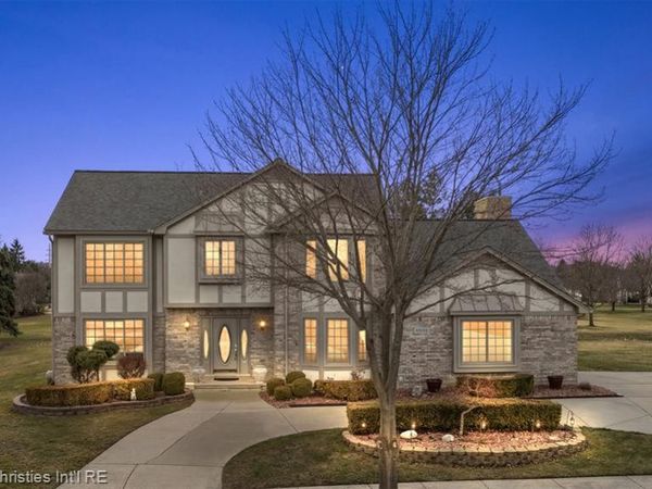 43159 La Bouquet Court, Sterling Heights, MI 48314