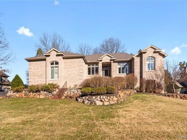 9833 Rolling Greens Drive, Hamburg Twp, MI 48169