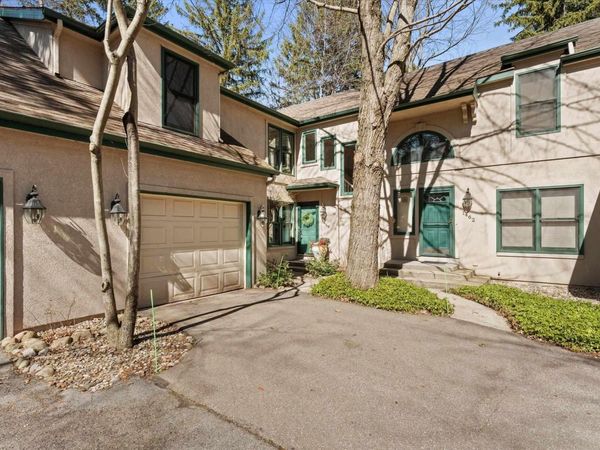 1458 Bridge Water Way, Unit B1, Mishawaka, IN 46545