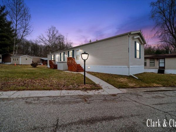 6900 Knottypine Street NE, Rockford, MI 49341