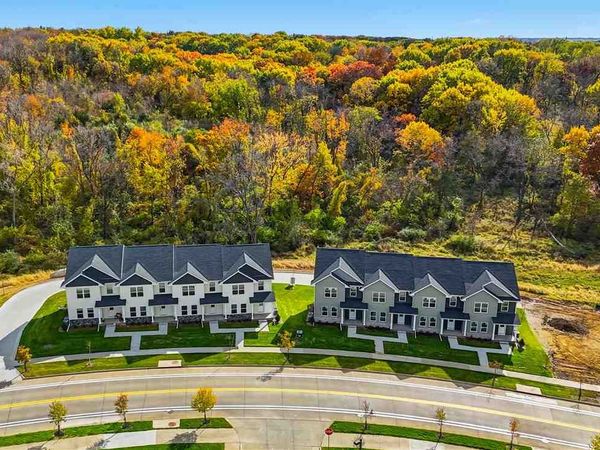 693 E Foster Rd, Iowa City, IA 52245