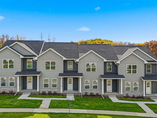 695 E Foster Rd, Iowa City, IA 52245