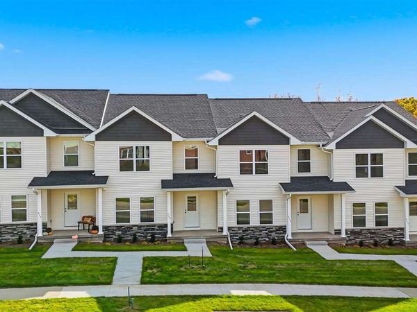 715 E Foster Rd, Iowa City, IA 52245