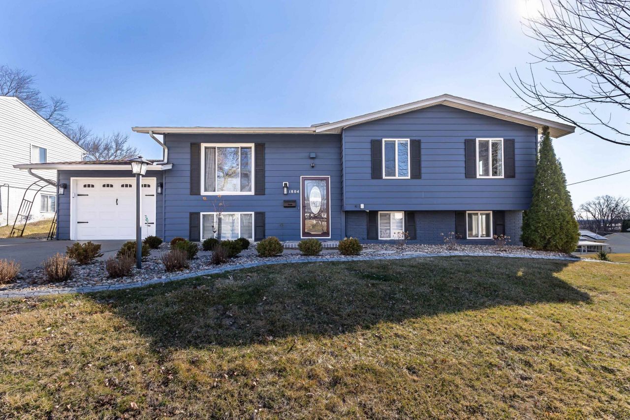 1804 Norland Drive, Dubuque, IA 52002 Main Photo