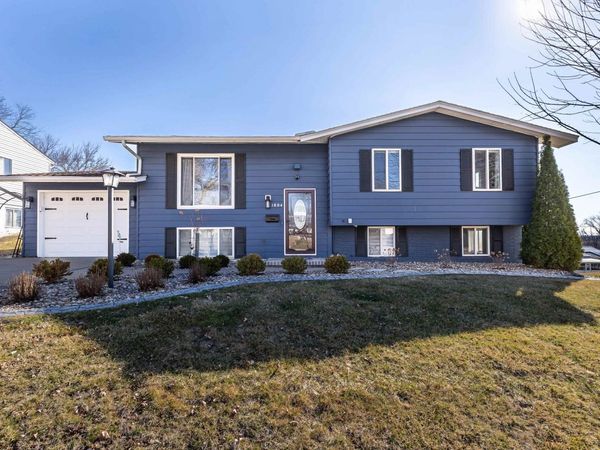 1804 Norland Drive, Dubuque, IA 52002