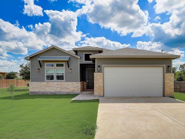 121 Naalehu CT, Bastrop, TX 78602