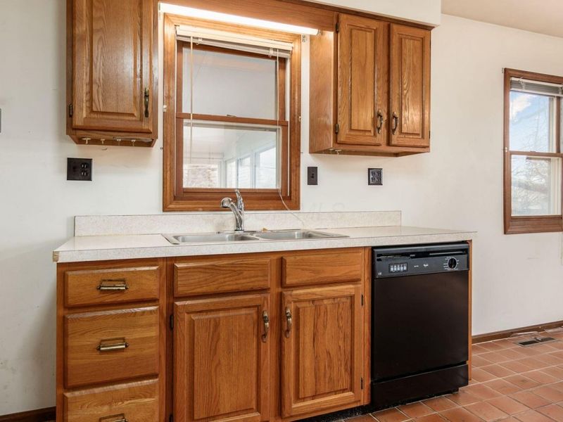 154 Maple Drive, Columbus, OH 43228 Photo 11