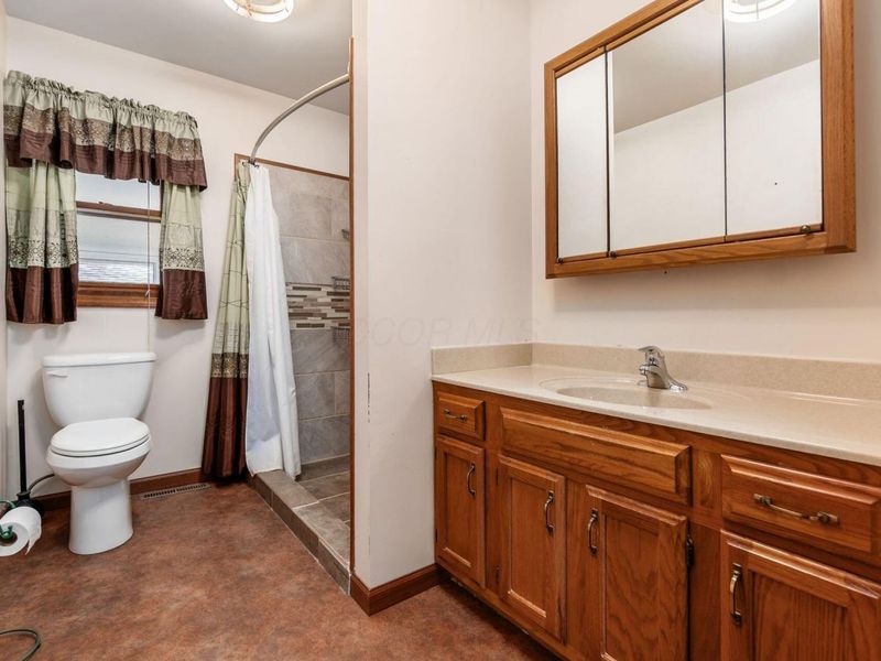 154 Maple Drive, Columbus, OH 43228 Photo 12