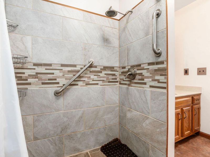 154 Maple Drive, Columbus, OH 43228 Photo 13