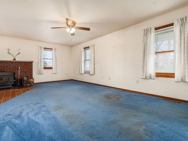 154 Maple Drive, Columbus, OH 43228 Photo 3