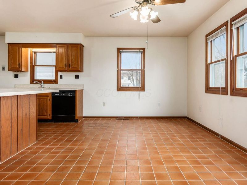 154 Maple Drive, Columbus, OH 43228 Photo 6