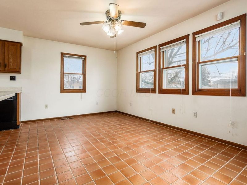 154 Maple Drive, Columbus, OH 43228 Photo 7