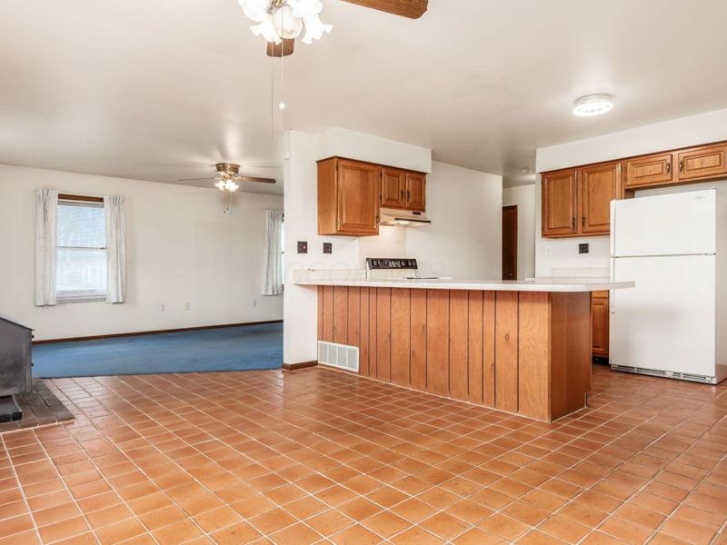 154 Maple Drive, Columbus, OH 43228 Photo 8