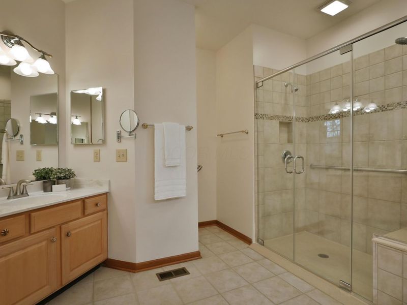 3827 Rockpointe Drive, Columbus, OH 43221 Photo 27