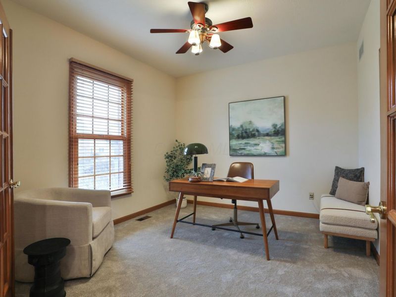 3827 Rockpointe Drive, Columbus, OH 43221 Photo 3