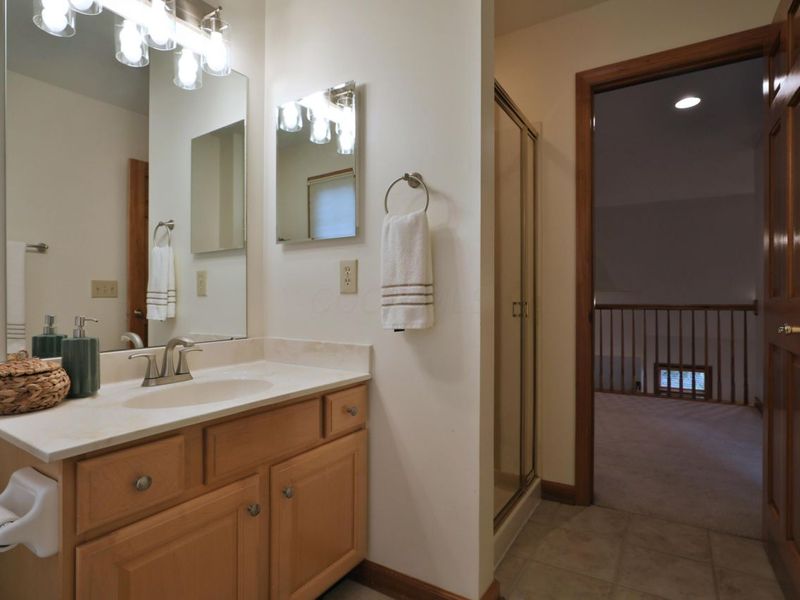 3827 Rockpointe Drive, Columbus, OH 43221 Photo 32