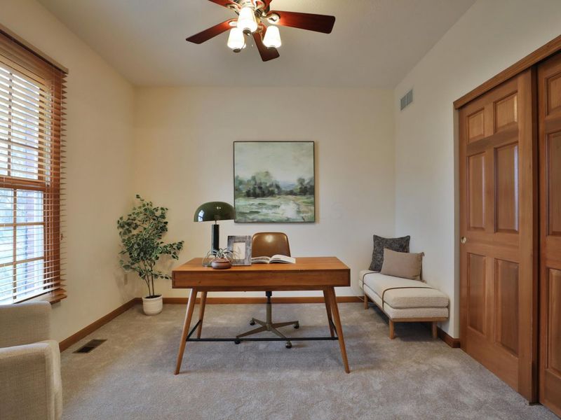 3827 Rockpointe Drive, Columbus, OH 43221 Photo 4